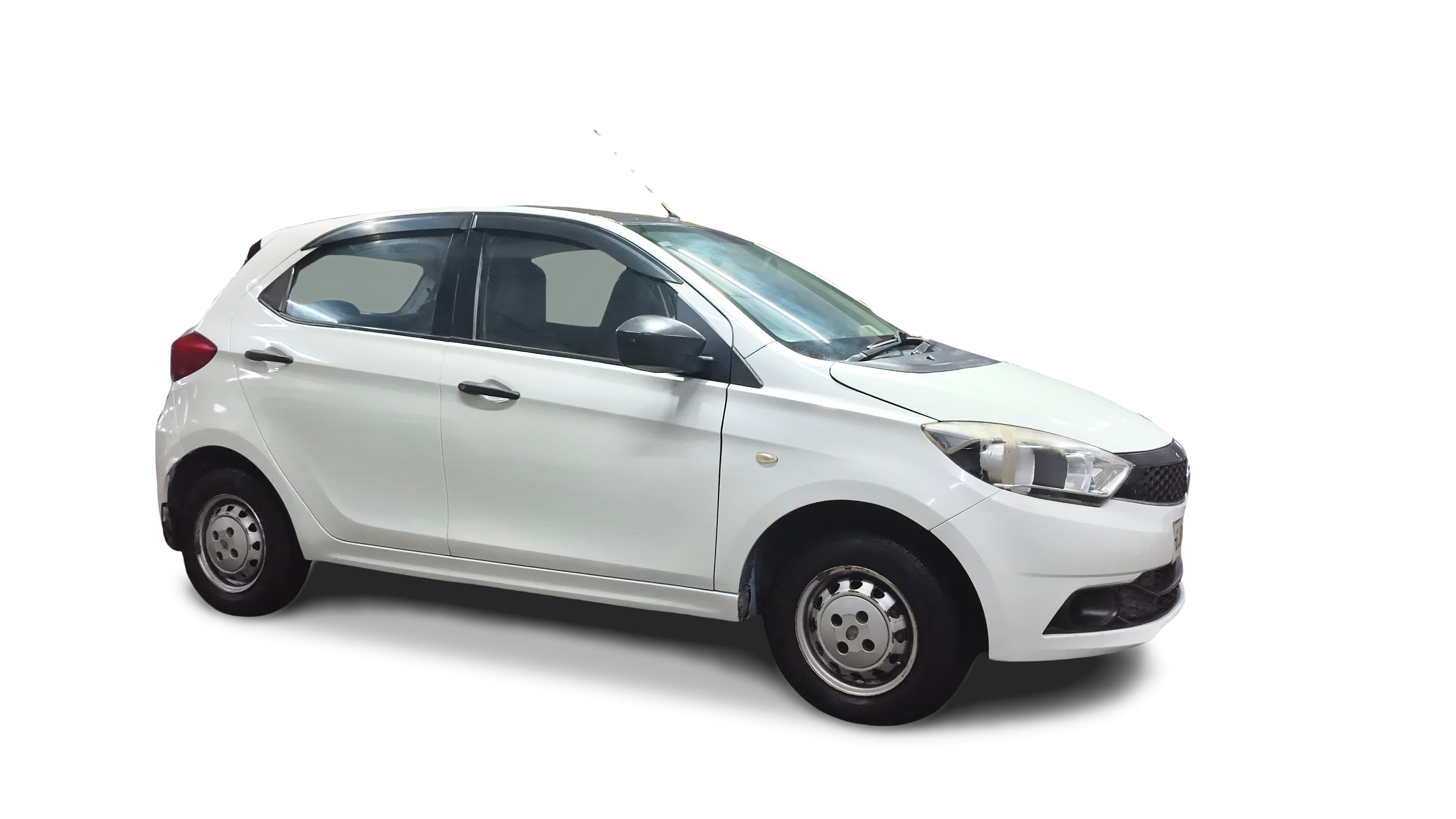 2016 Tata Tiago - Hatchback - Petrol - Manual - ₹2.55 lakh