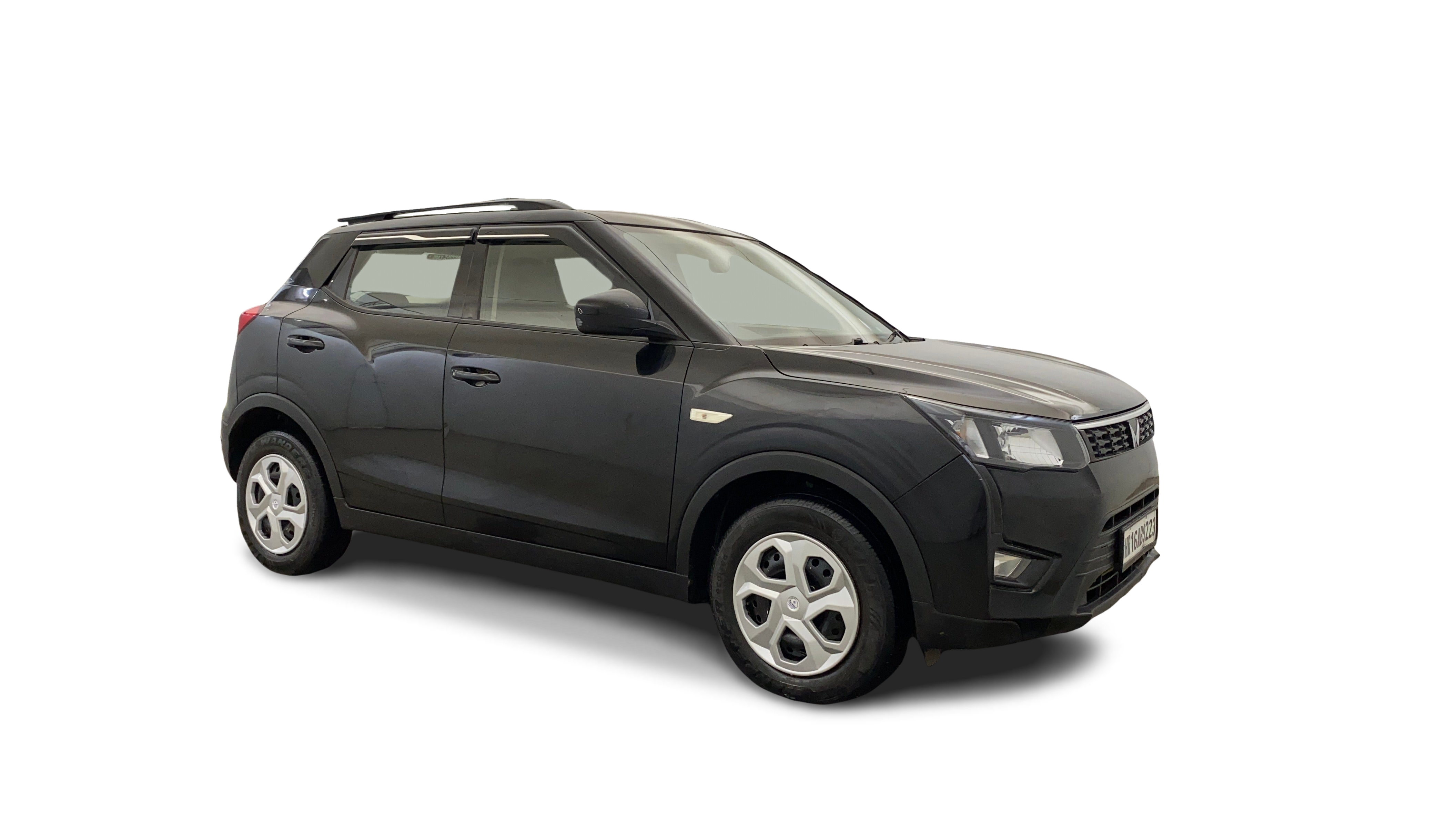 Mahindra XUV300-img