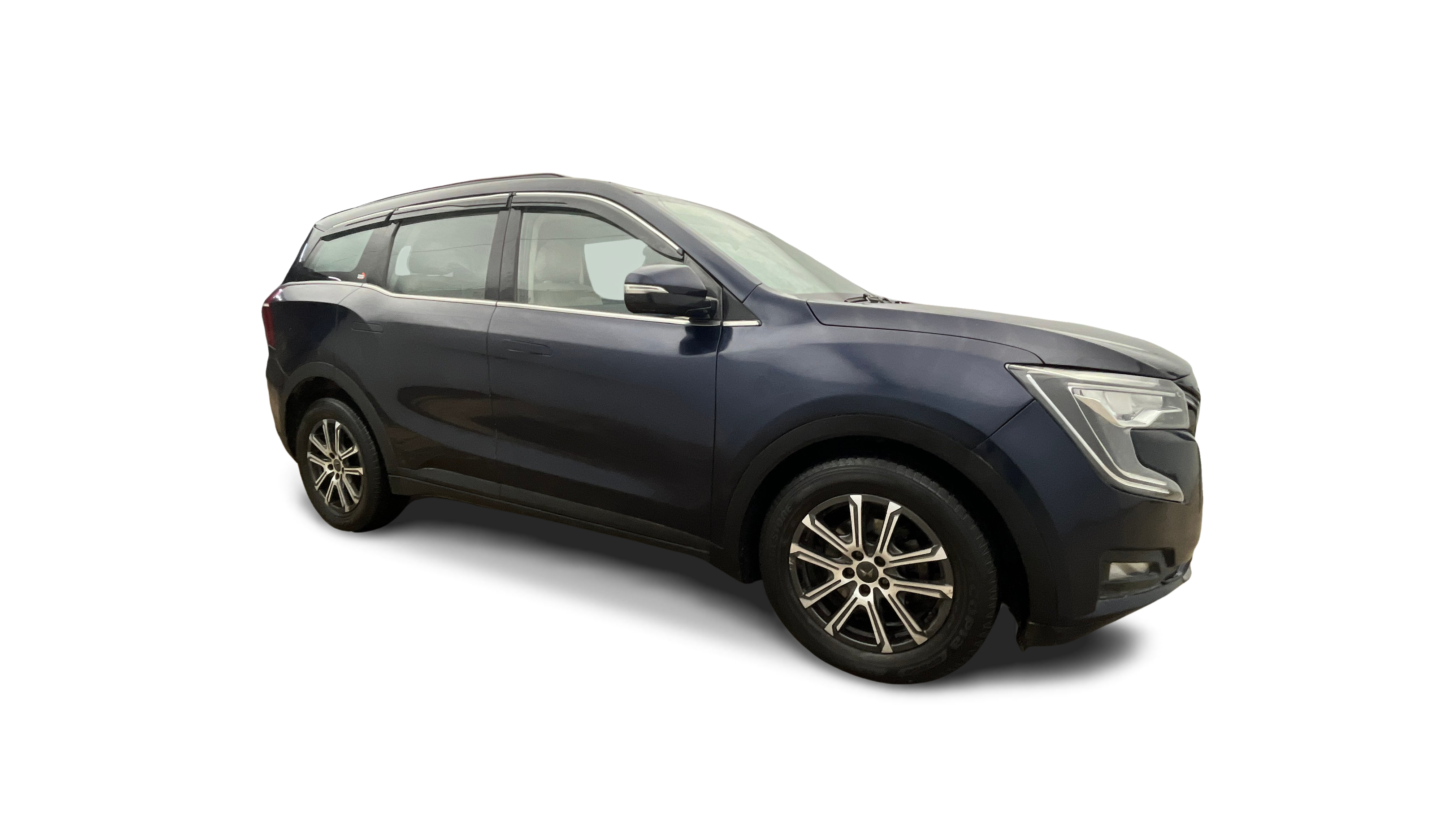 2022 Mahindra XUV700 - SUV - Petrol - Manual - ₹12.45 lakh