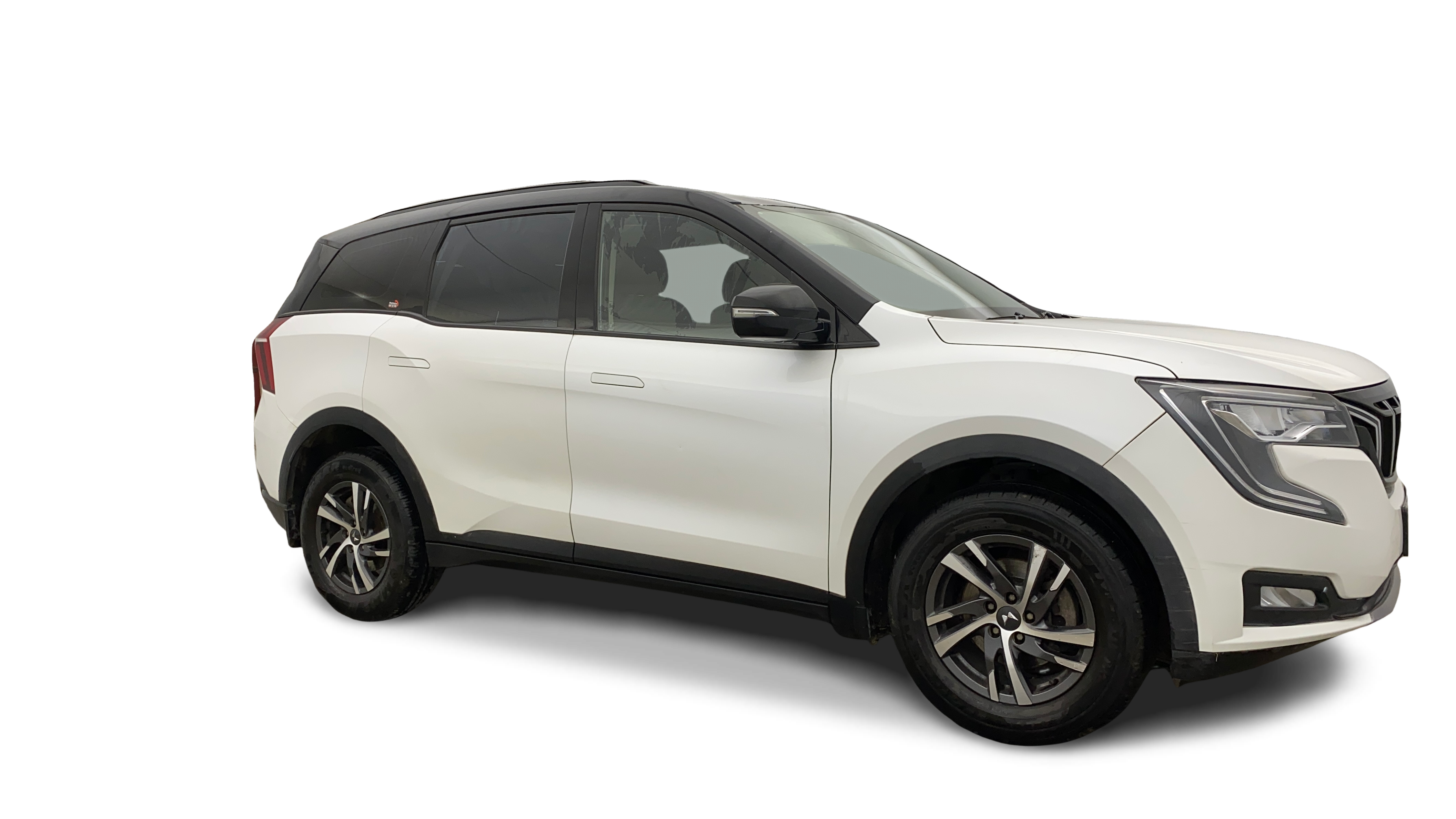 2023 Mahindra XUV700 - SUV - Petrol - Manual - ₹13.87 lakh