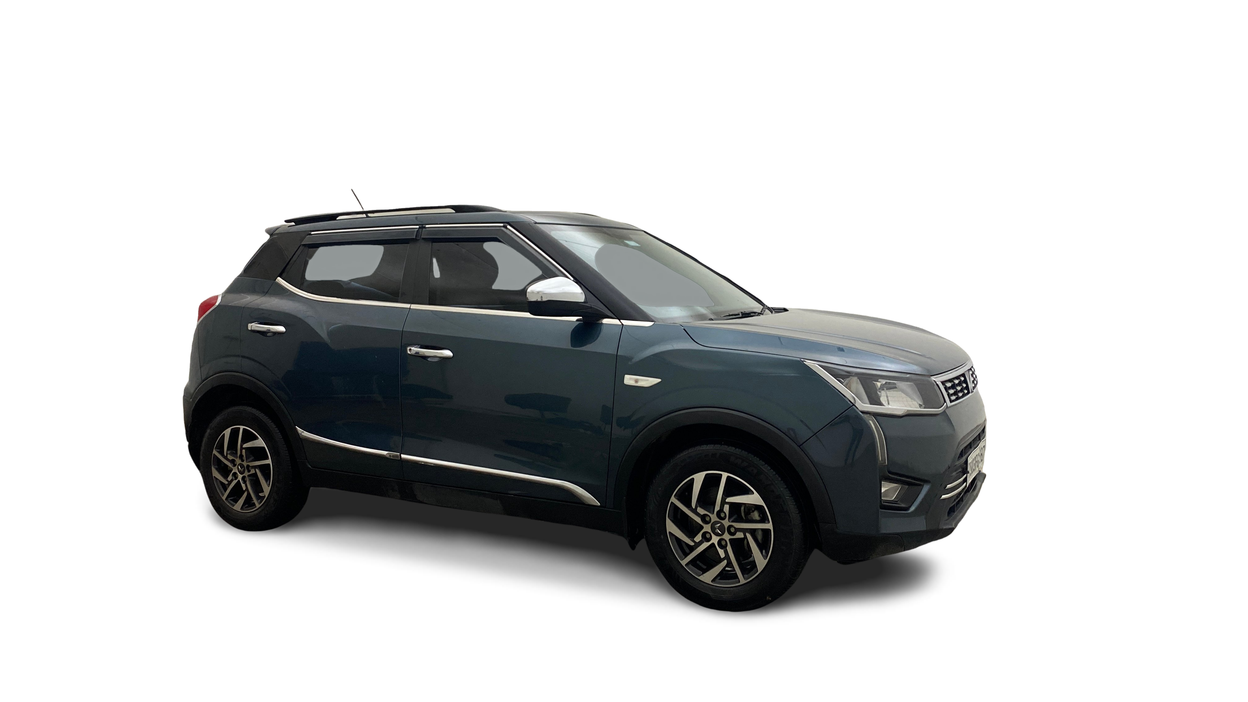 2023 Mahindra XUV300 - SUV - Petrol - Automatic - ₹8.50 lakh