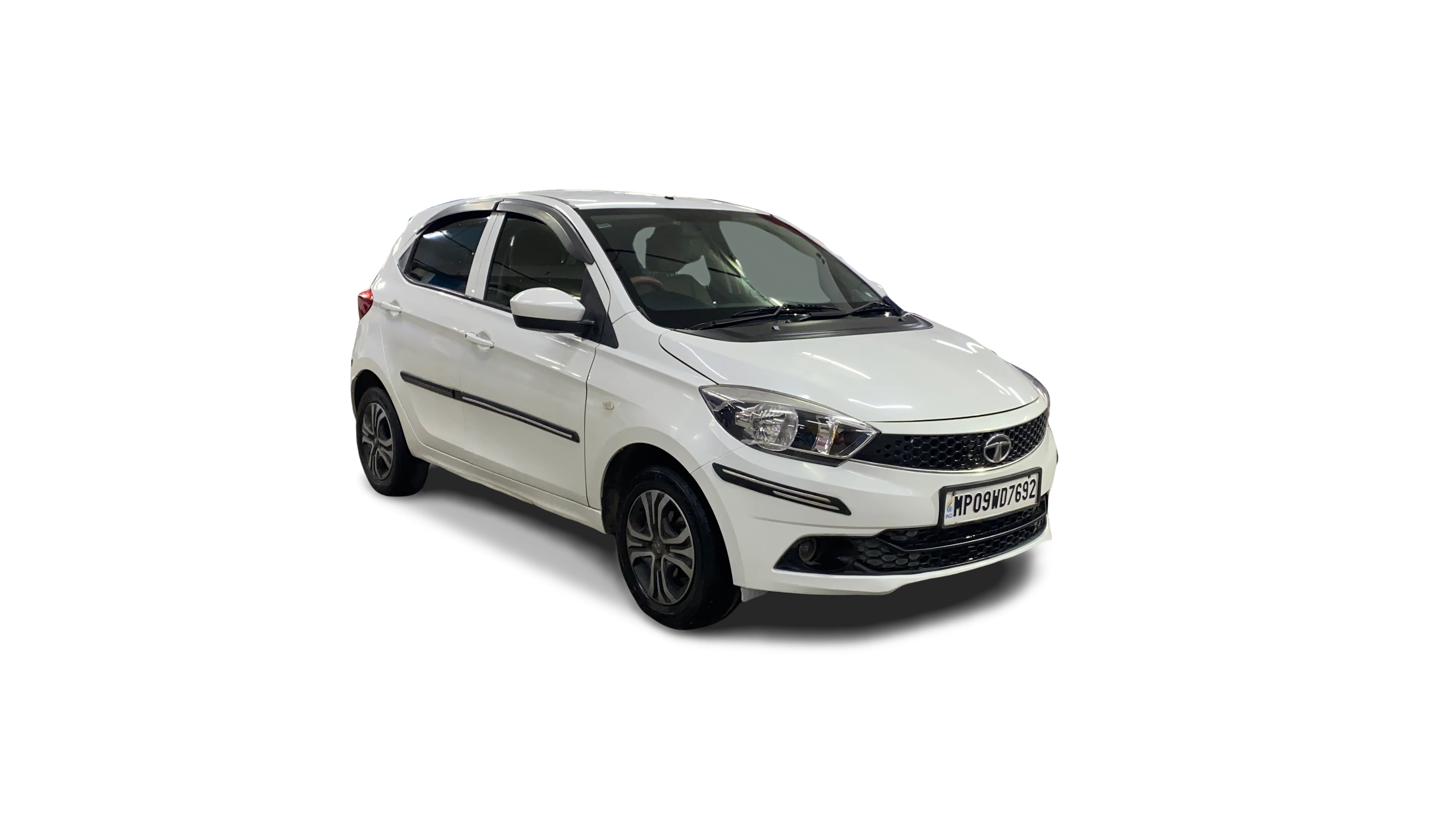 Tata Tiago-img