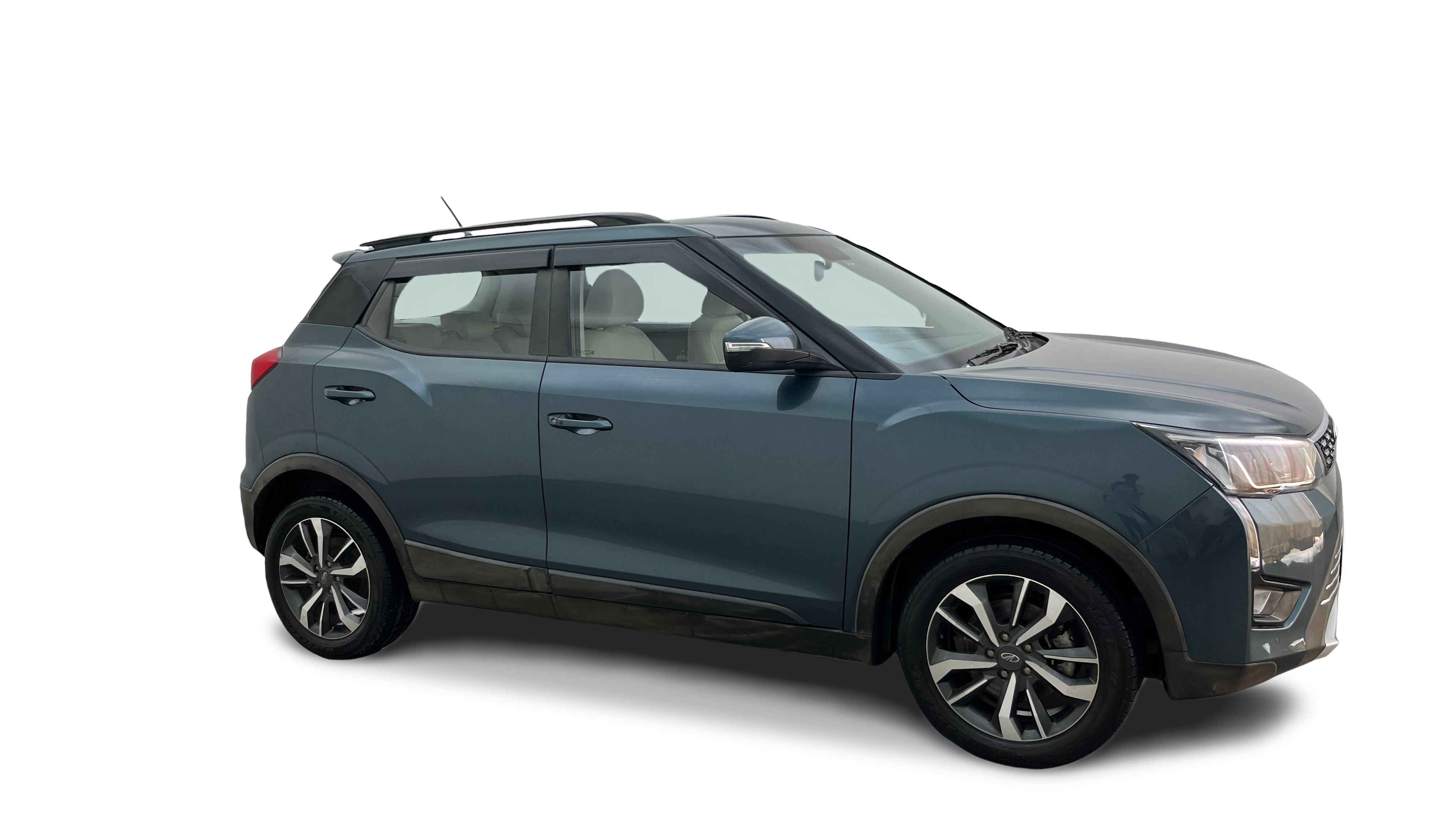 2021 Mahindra XUV300 - SUV - Petrol - Manual - ₹8.20 lakh