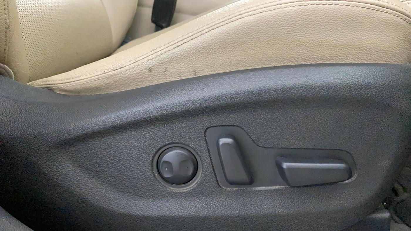 2019 Hyundai Tucson GLS 2WD AT PETROL, Petrol, Automatic, 94,340 km, Driver Side Adjustment Panel