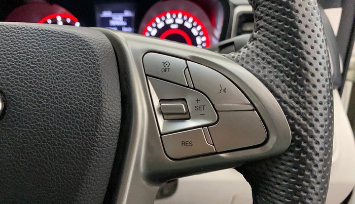 2022 Mahindra XUV300 W8 (O) 1.5 DIESEL, Diesel, Manual, 57,976 km, Adaptive Cruise Control