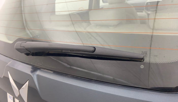 2023 Mahindra XUV300 W8 (O) 1.5 DIESEL, Diesel, Manual, 68,434 km, Rear Wiper