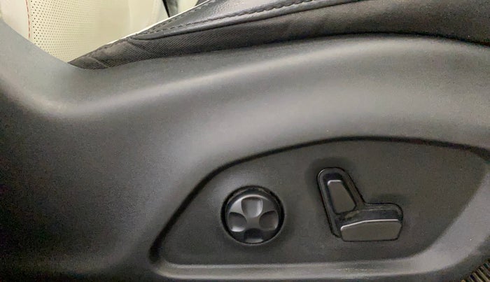 2019 Jeep Compass LIMITED PLUS PETROL AT, Petrol, Automatic, 74,252 km, Driver Side Adjustment Panel