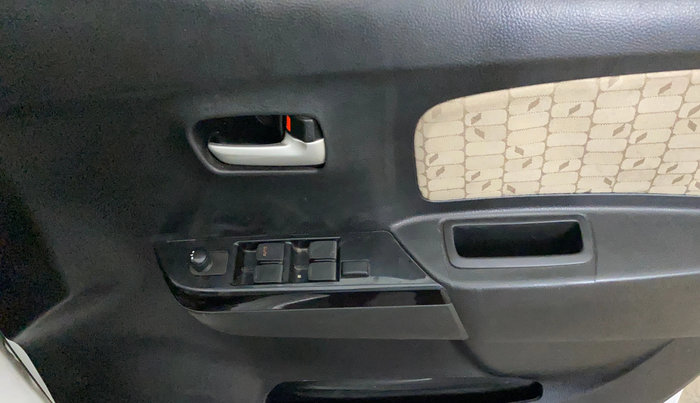 2018 Maruti Wagon R 1.0 VXI, Petrol, Manual, 57,298 km, Driver Side Door Panels Control