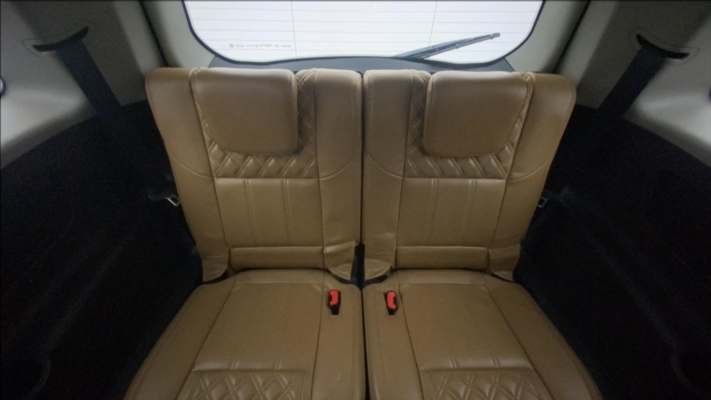 2018 Mahindra XUV500 W11, Diesel, Manual, 93,940 km, Third Seat Row ( optional )