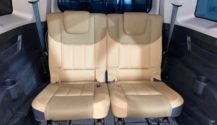 2020 Mahindra XUV500 W7, Diesel, Manual, 43,592 km, Third Seat Row ( optional )