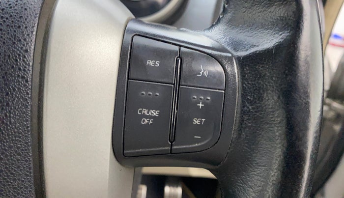 2015 Mahindra XUV500 W10, Diesel, Manual, 1,25,739 km, Adaptive Cruise Control