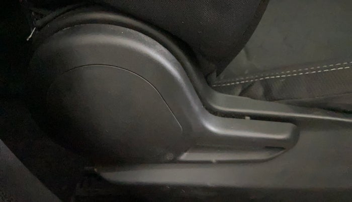 2022 Tata NEXON XM SUNROOF PETROL, Petrol, Manual, 73,700 km, Driver Side Adjustment Panel