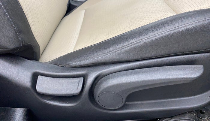 2022 Hyundai Verna SX (O)1.5 MPi, Petrol, Manual, 28,599 km, Driver Side Adjustment Panel