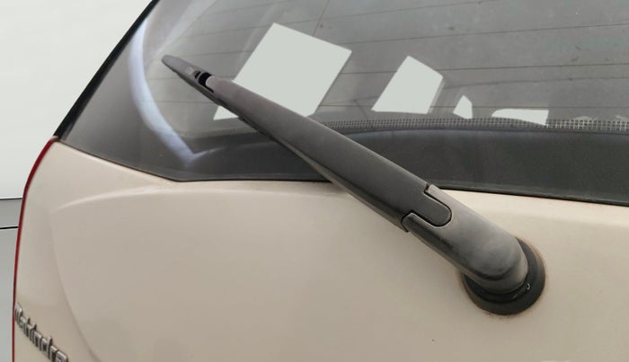 2015 Mahindra XUV500 W8, Diesel, Manual, 1,14,318 km, Rear Wiper