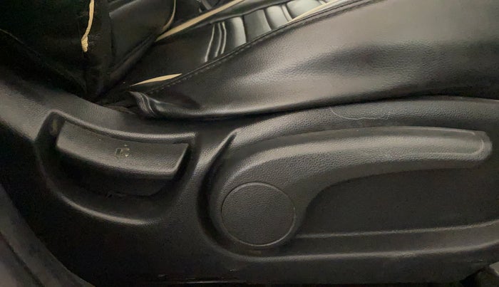 2014 Hyundai Elite i20 SPORTZ 1.2 (O), Petrol, Manual, 67,213 km, Driver Side Adjustment Panel