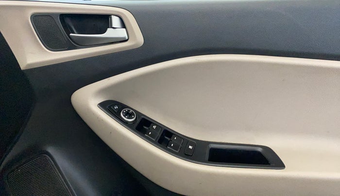 2014 Hyundai Elite i20 SPORTZ 1.2 (O), Petrol, Manual, 67,213 km, Driver Side Door Panels Control