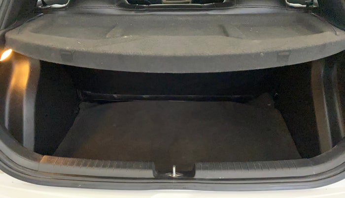 2014 Hyundai Elite i20 SPORTZ 1.2 (O), Petrol, Manual, 67,213 km, Boot Inside