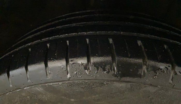 2014 Hyundai Elite i20 SPORTZ 1.2 (O), Petrol, Manual, 67,213 km, Right Front Tyre Tread