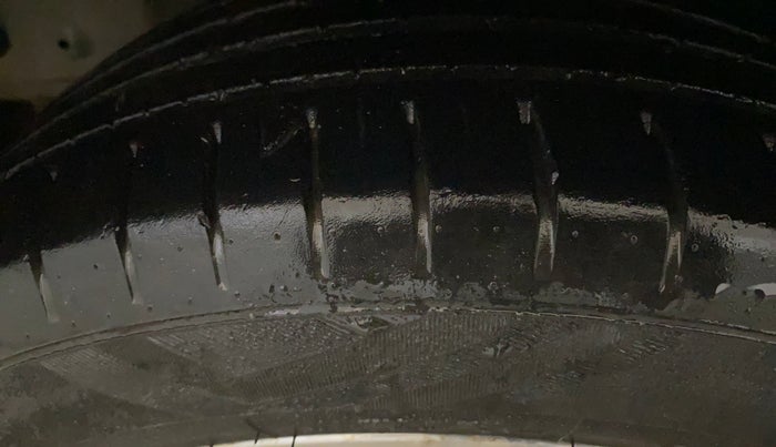 2014 Hyundai Elite i20 SPORTZ 1.2 (O), Petrol, Manual, 67,213 km, Left Front Tyre Tread