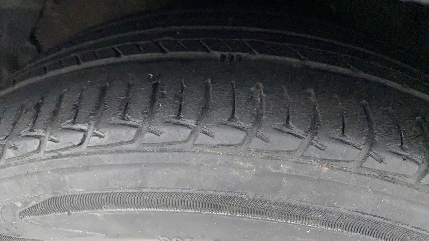 2015 Hyundai Verna 1.6 VTVT SX, Petrol, Manual, 58,144 km, Left Front Tyre Tread
