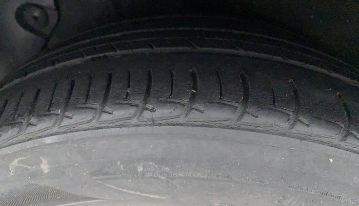 2015 Hyundai Verna 1.6 VTVT SX, Petrol, Manual, 58,144 km, Right Rear Tyre Tread