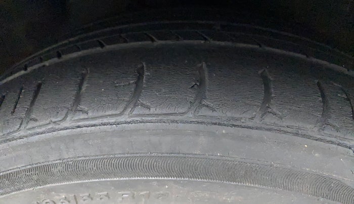 2015 Hyundai Verna 1.6 VTVT SX, Petrol, Manual, 58,144 km, Right Front Tyre Tread