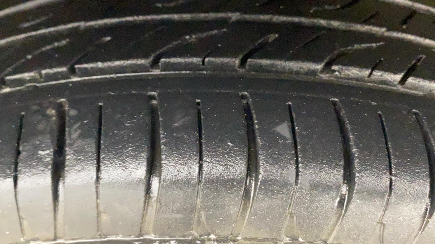 2013 Maruti Wagon R 1.0 VXI, Petrol, Manual, 38,690 km, Right Front Tyre Tread