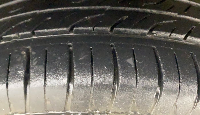 2013 Maruti Wagon R 1.0 VXI, Petrol, Manual, 38,690 km, Right Front Tyre Tread