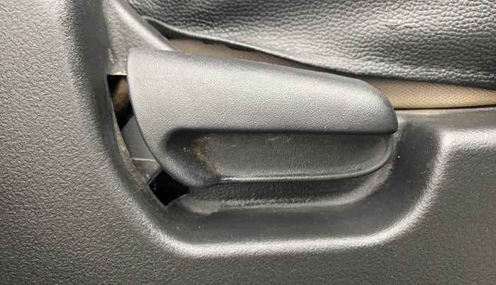 2013 Maruti Wagon R 1.0 VXI, Petrol, Manual, 38,690 km, Driver Side Adjustment Panel