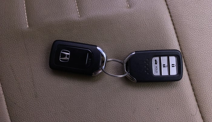 2023 Honda Amaze 1.2L I-VTEC VX CVT, Petrol, Automatic, 31,992 km, Key Close Up