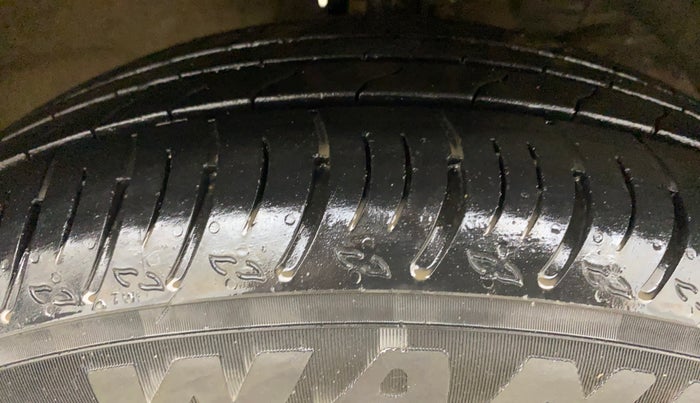 2023 Maruti XL6 ALPHA AT, Petrol, Automatic, 26,540 km, Right Front Tyre Tread