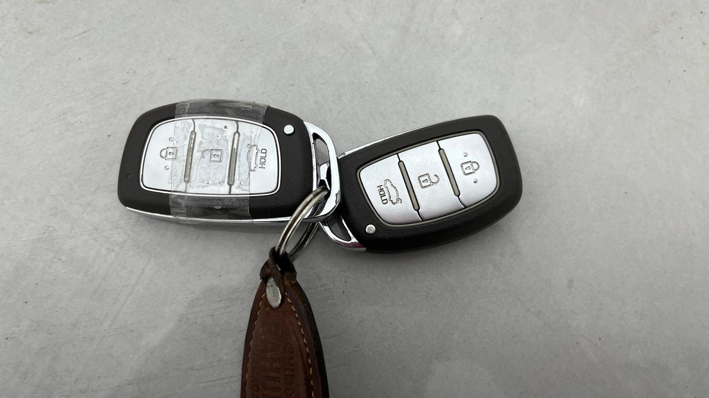 2014 Hyundai Xcent SX 1.2 (O), Petrol, Manual, 70,371 km, Key Close Up