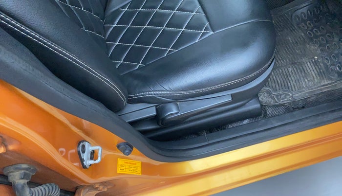 2016 Tata Tiago XZ PETROL, Petrol, Manual, 49,475 km, Driver-side door - Beading has minor damage