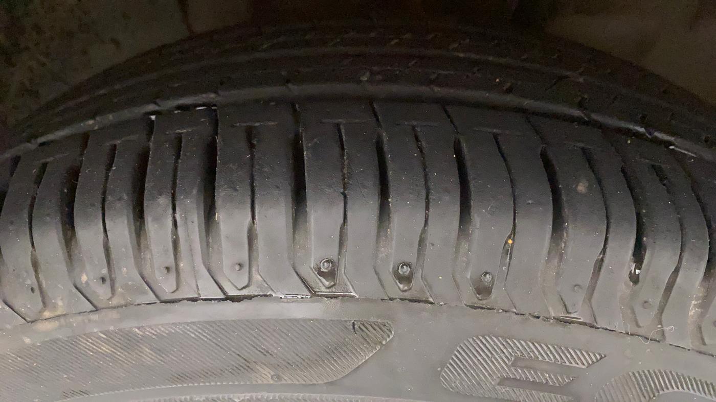2016 Tata Tiago XZ PETROL, Petrol, Manual, 49,475 km, Right Front Tyre Tread