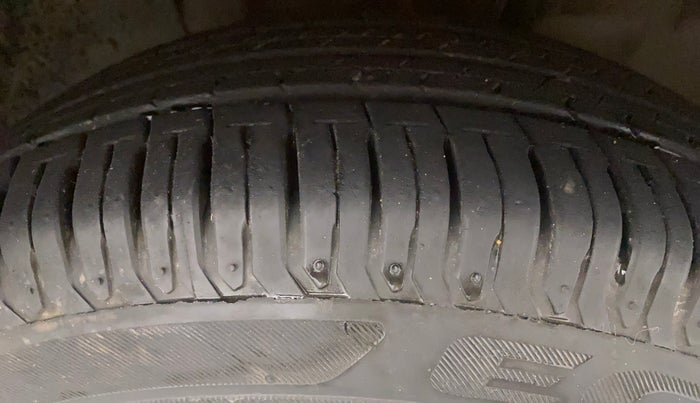 2016 Tata Tiago XZ PETROL, Petrol, Manual, 49,475 km, Right Front Tyre Tread