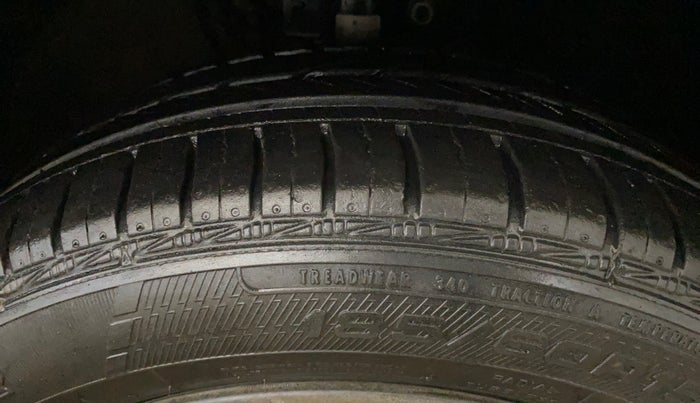 2014 Volkswagen Polo HIGHLINE1.2L, Petrol, Manual, 71,135 km, Right Front Tyre Tread