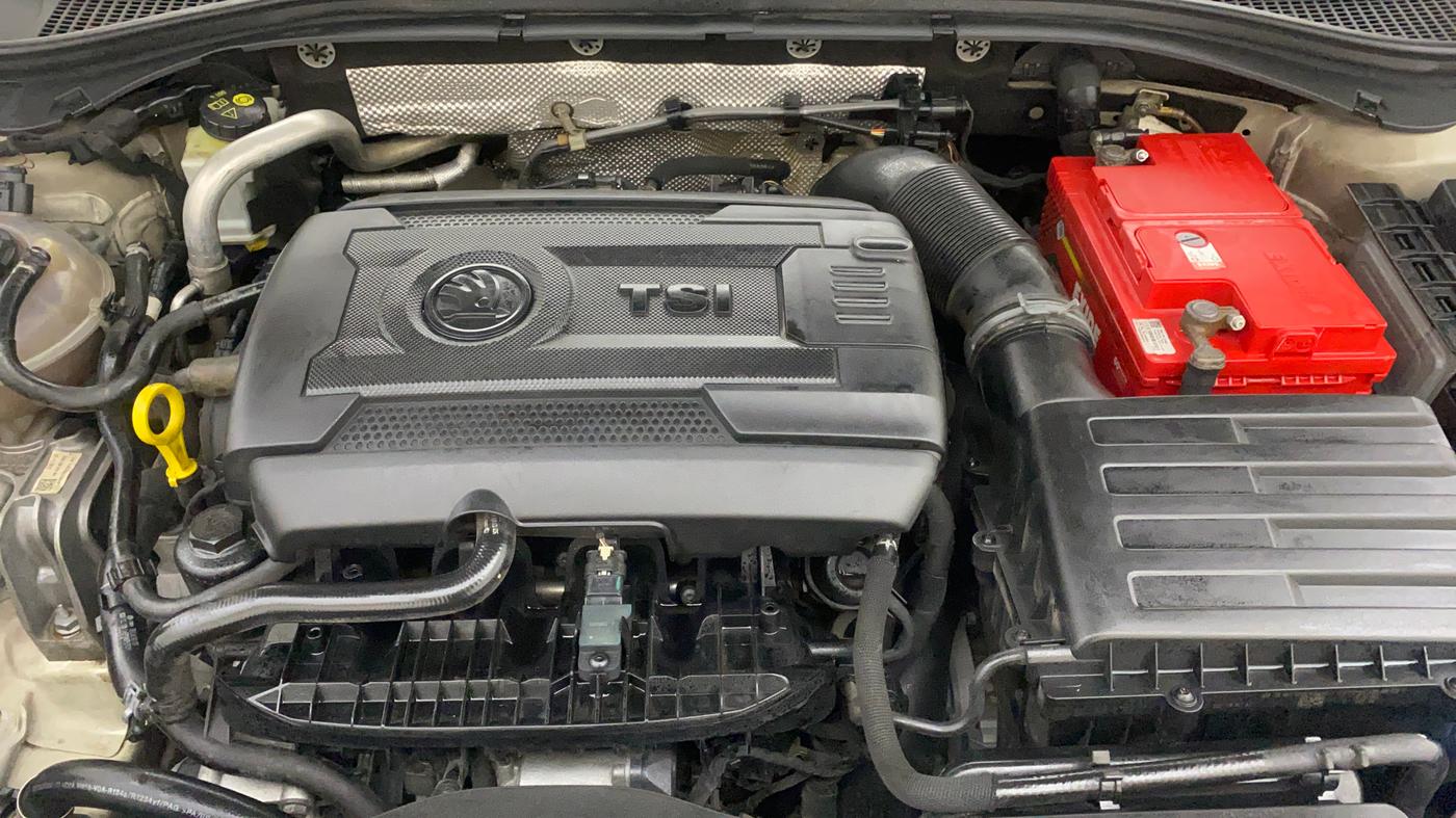 2018 Skoda Superb STYLE 1.8 TSI AT, Petrol, Automatic, 79,172 km, Engine View