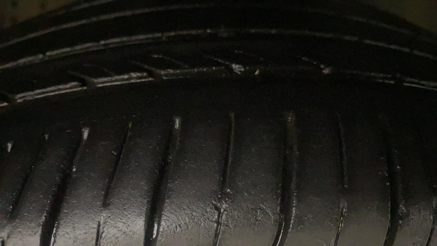 2018 Skoda Superb STYLE 1.8 TSI AT, Petrol, Automatic, 79,172 km, Right Front Tyre Tread