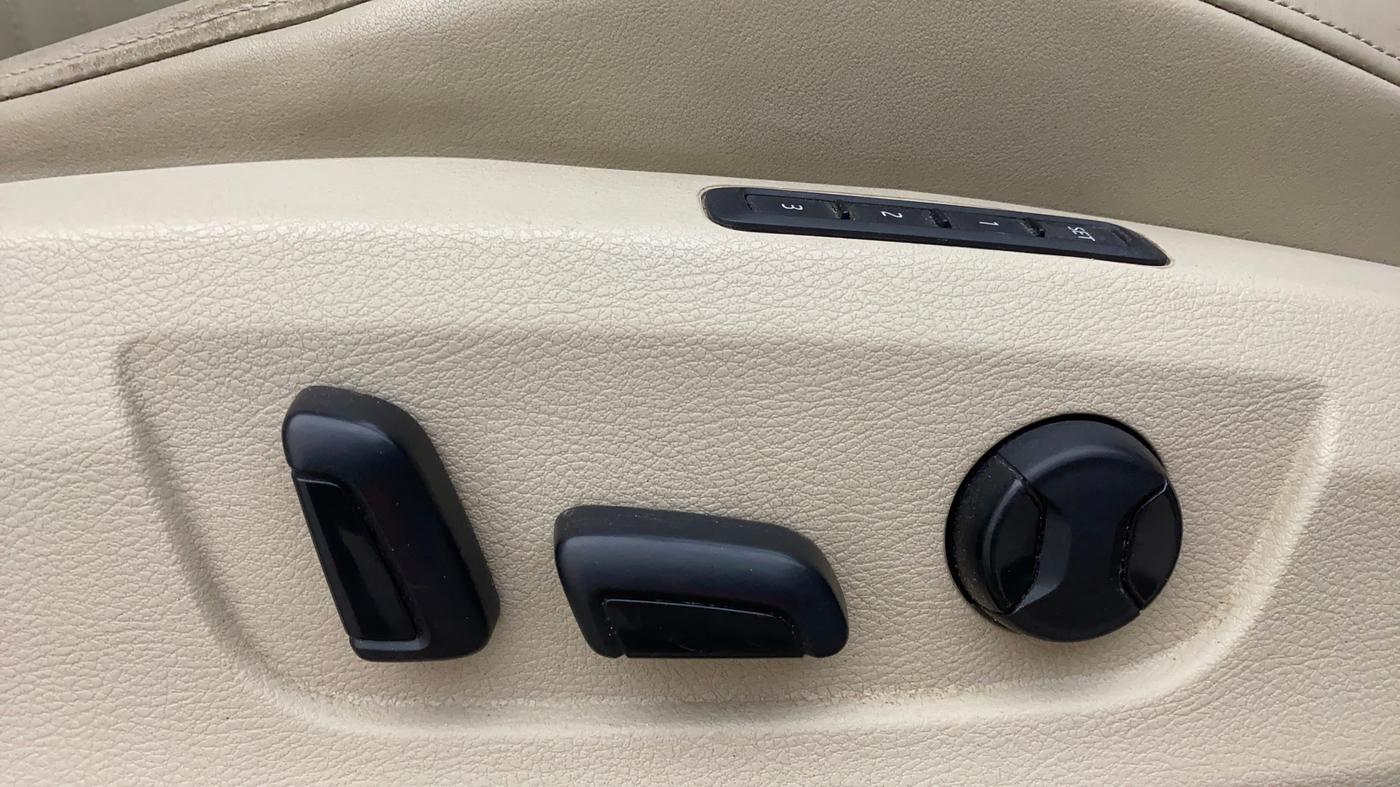 2018 Skoda Superb STYLE 1.8 TSI AT, Petrol, Automatic, 79,172 km, Driver Side Adjustment Panel