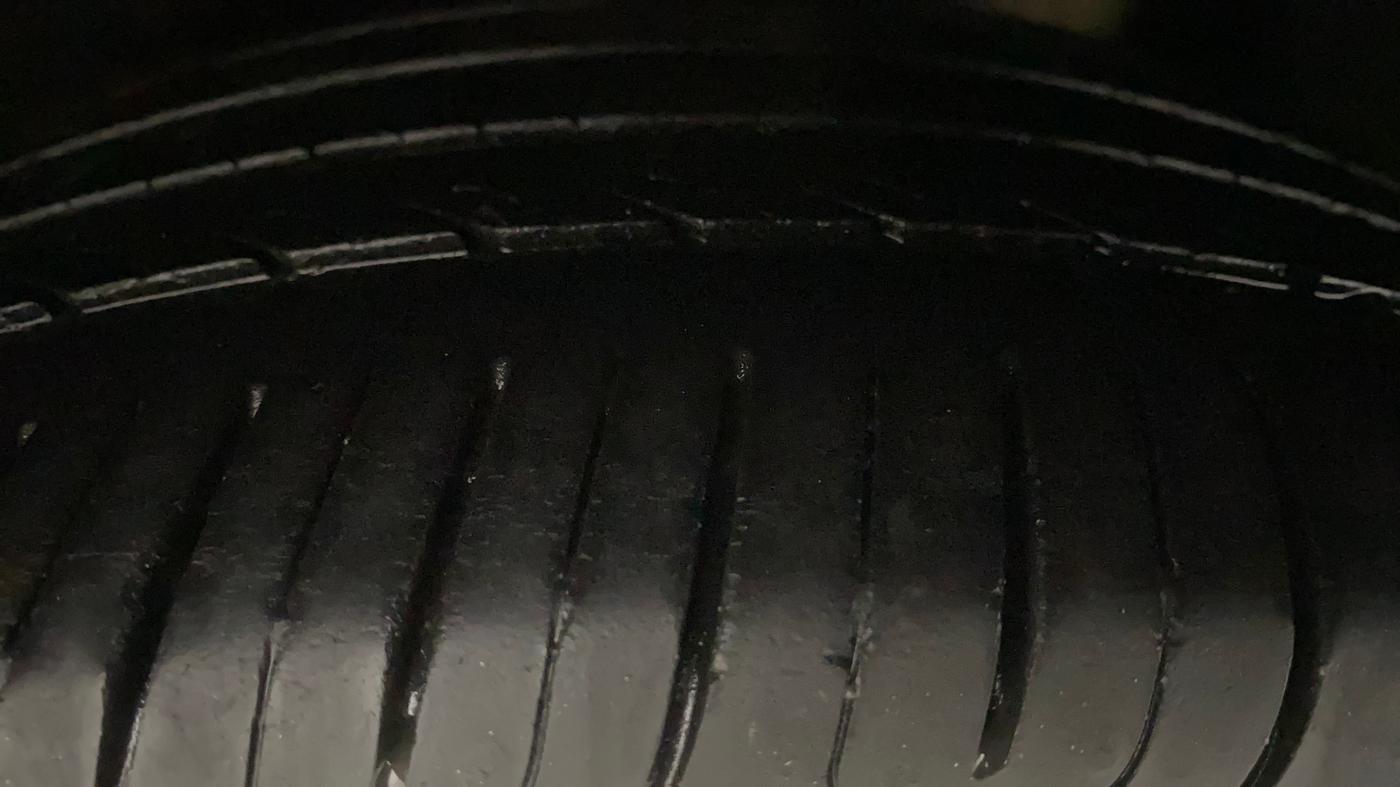 2018 Skoda Superb STYLE 1.8 TSI AT, Petrol, Automatic, 79,172 km, Right Rear Tyre Tread