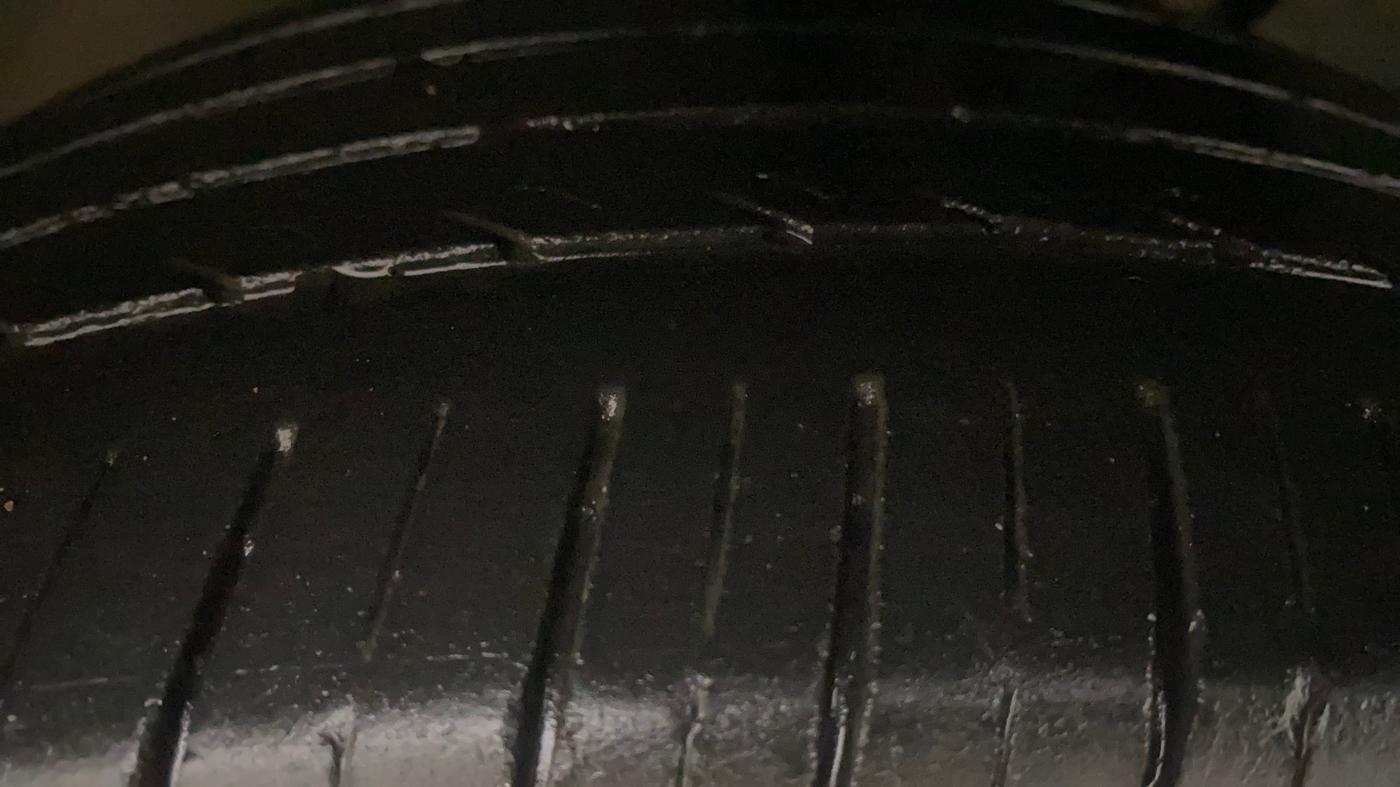 2018 Skoda Superb STYLE 1.8 TSI AT, Petrol, Automatic, 79,172 km, Left Front Tyre Tread