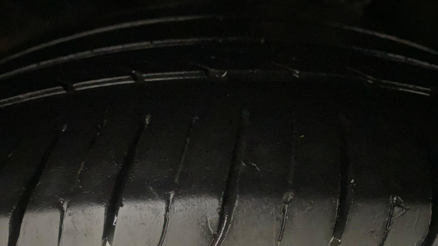 2018 Skoda Superb STYLE 1.8 TSI AT, Petrol, Automatic, 79,172 km, Left Rear Tyre Tread