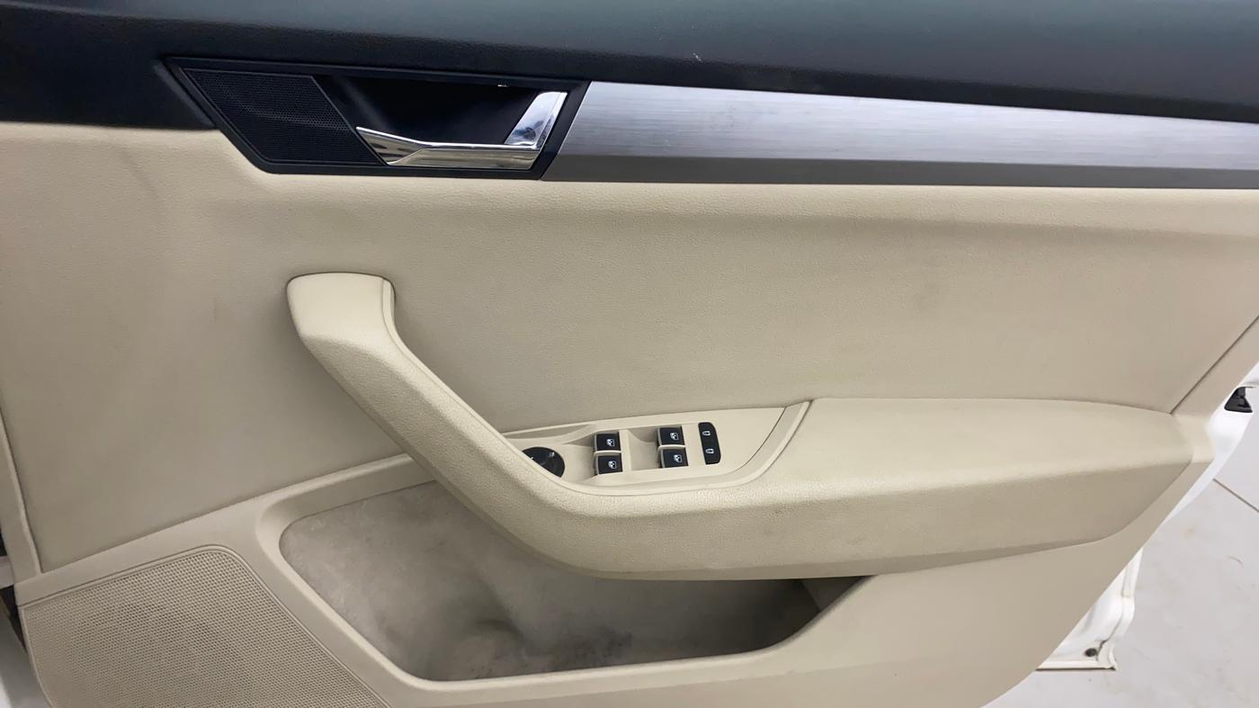 2018 Skoda Superb STYLE 1.8 TSI AT, Petrol, Automatic, 79,172 km, Driver Side Door Panels Control