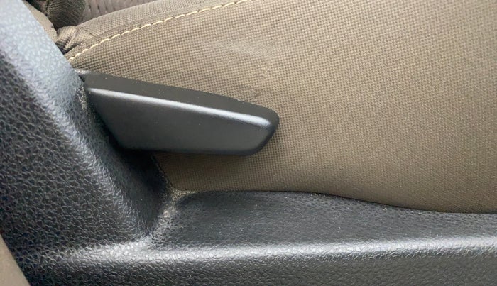 2017 Renault Duster 110 PS RXZ 4X2 AMT DIESEL, Diesel, Automatic, 27,538 km, Driver Side Adjustment Panel