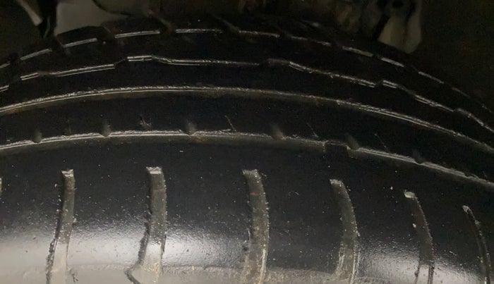 2017 Renault Duster 110 PS RXZ 4X2 AMT DIESEL, Diesel, Automatic, 27,538 km, Left Front Tyre Tread