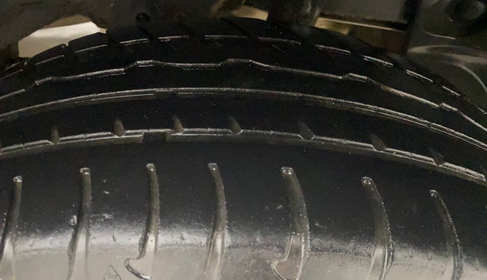 2017 Renault Duster 110 PS RXZ 4X2 AMT DIESEL, Diesel, Automatic, 27,538 km, Left Rear Tyre Tread