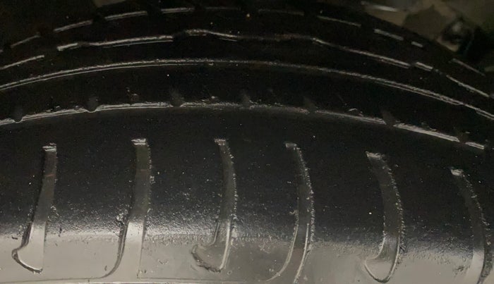 2017 Renault Duster 110 PS RXZ 4X2 AMT DIESEL, Diesel, Automatic, 27,538 km, Right Front Tyre Tread