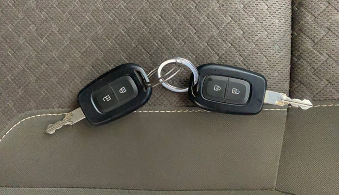 2017 Renault Duster 110 PS RXZ 4X2 AMT DIESEL, Diesel, Automatic, 27,538 km, Key Close Up