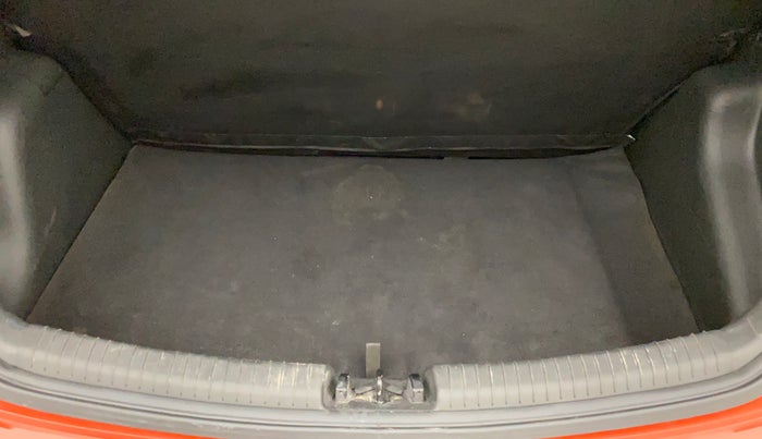 2017 Hyundai Grand i10 SPORTZ (O) AT 1.2 KAPPA VTVT, Petrol, Automatic, 17,864 km, Boot Inside