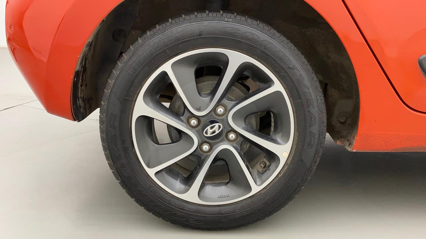 2017 Hyundai Grand i10 SPORTZ (O) AT 1.2 KAPPA VTVT, Petrol, Automatic, 17,864 km, Right Rear Wheel
